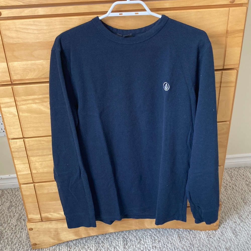 Large dark blue volcom sweater